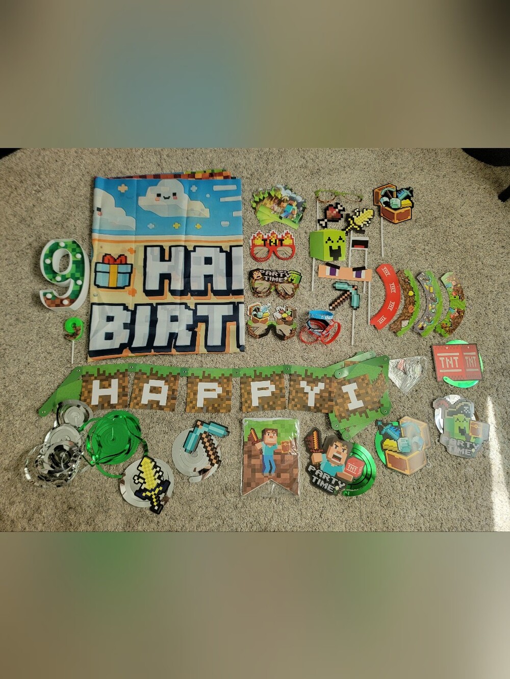 Minecraft Green Pixel Birthday Party Decorations Set